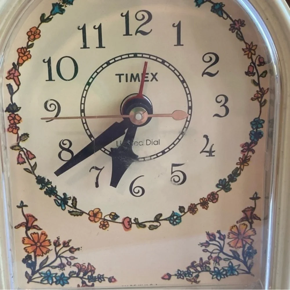 ⏰Clock⏰WORKS!⏰TIMEX COTTAGECORE VNTG ALARM CLOCK FLOWERS doesn’t light up